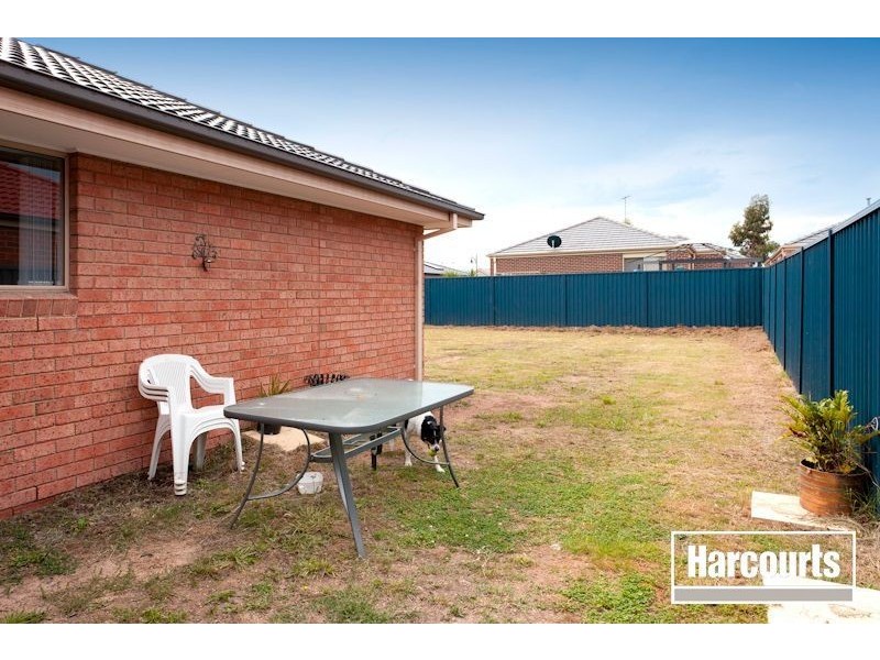 15 Scarlet Crescent, Pakenham VIC 3810