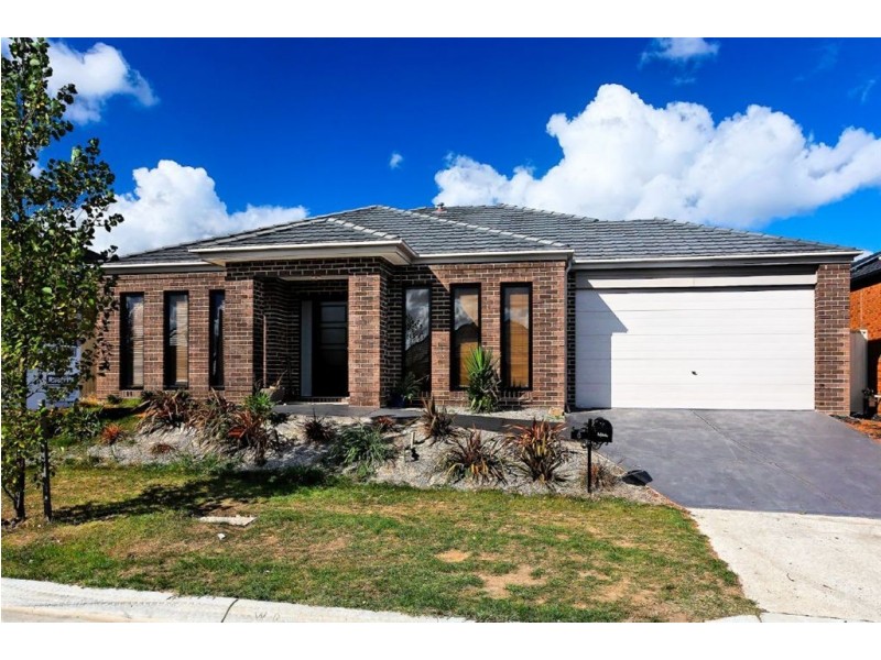 6 Goublurn Place, Pakenham VIC 3810