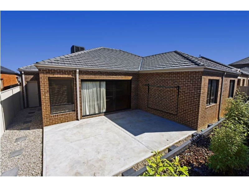 6 Goublurn Place, Pakenham VIC 3810