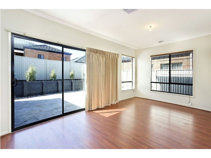 6 Goublurn Place, Pakenham VIC 3810