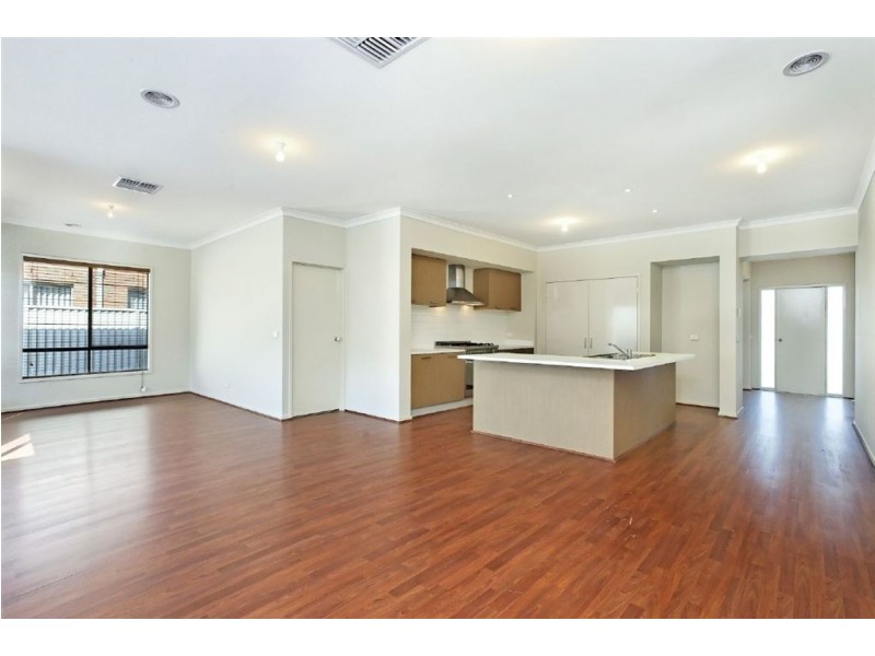 6 Goublurn Place, Pakenham VIC 3810