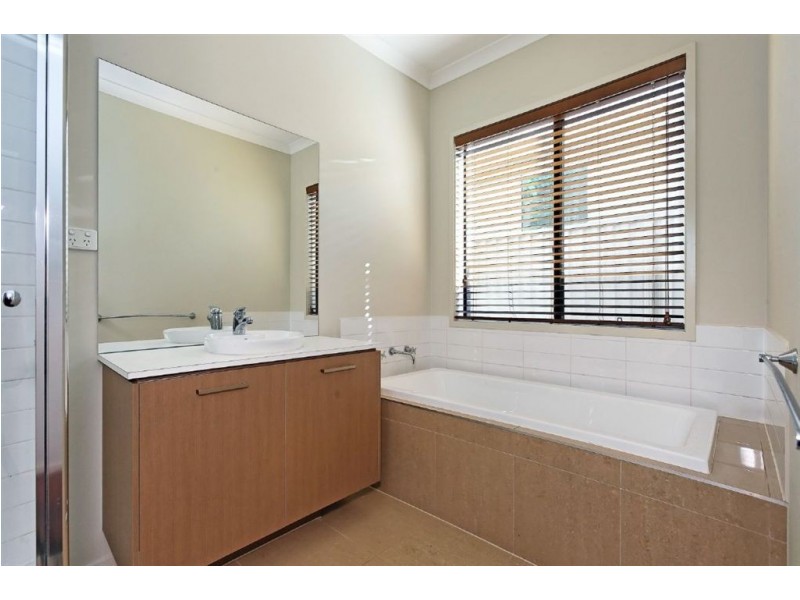 6 Goublurn Place, Pakenham VIC 3810