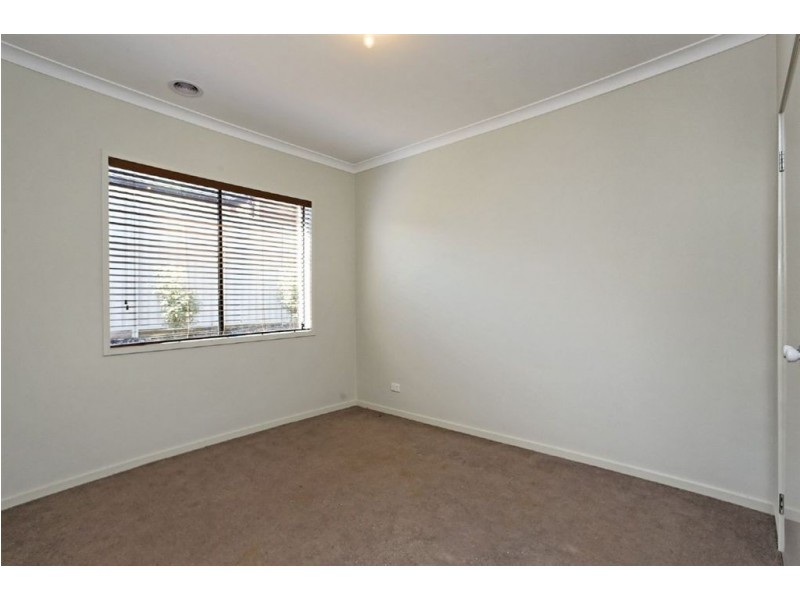 6 Goublurn Place, Pakenham VIC 3810