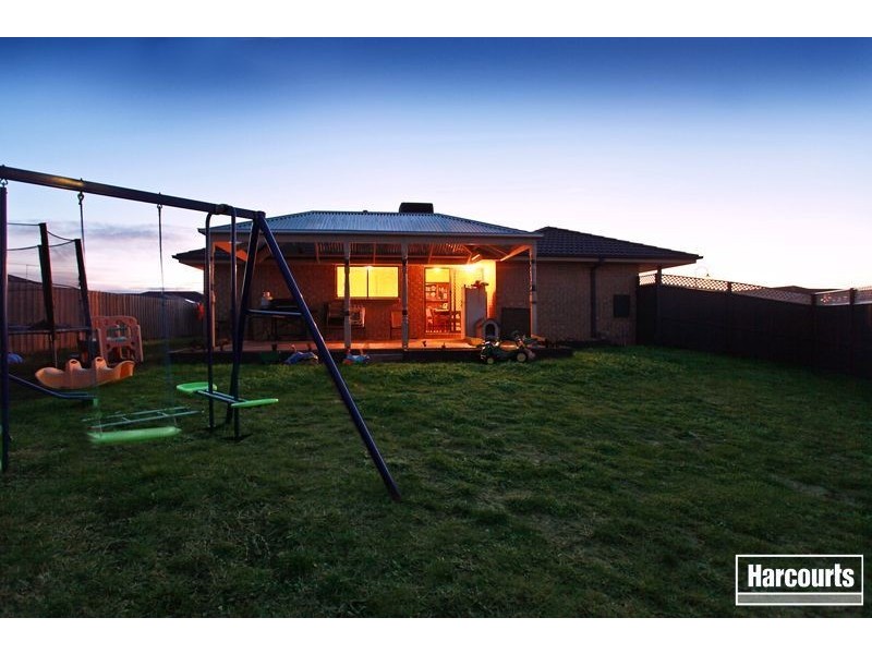 80 Sandalwood Drive, Pakenham VIC 3810