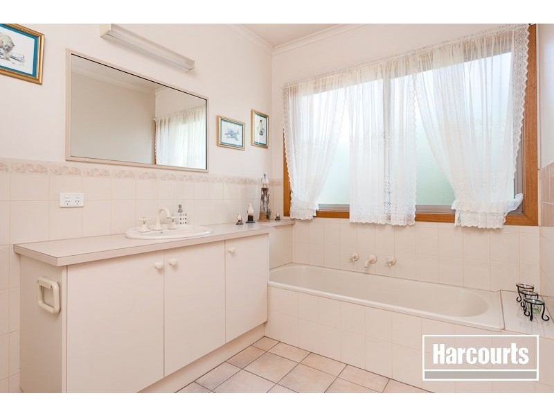 2 Ann Crescent, Pakenham VIC 3810