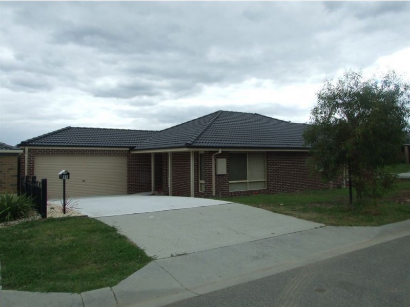 11 Lucerne Cct, Pakenham VIC 3810