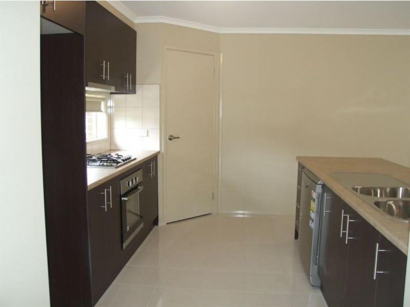 11 Lucerne Cct, Pakenham VIC 3810