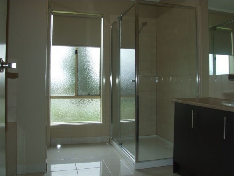 11 Lucerne Cct, Pakenham VIC 3810