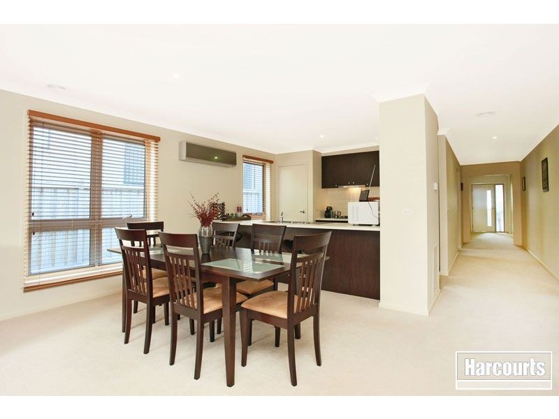 8 Tyrone Avenue, Pakenham VIC 3810