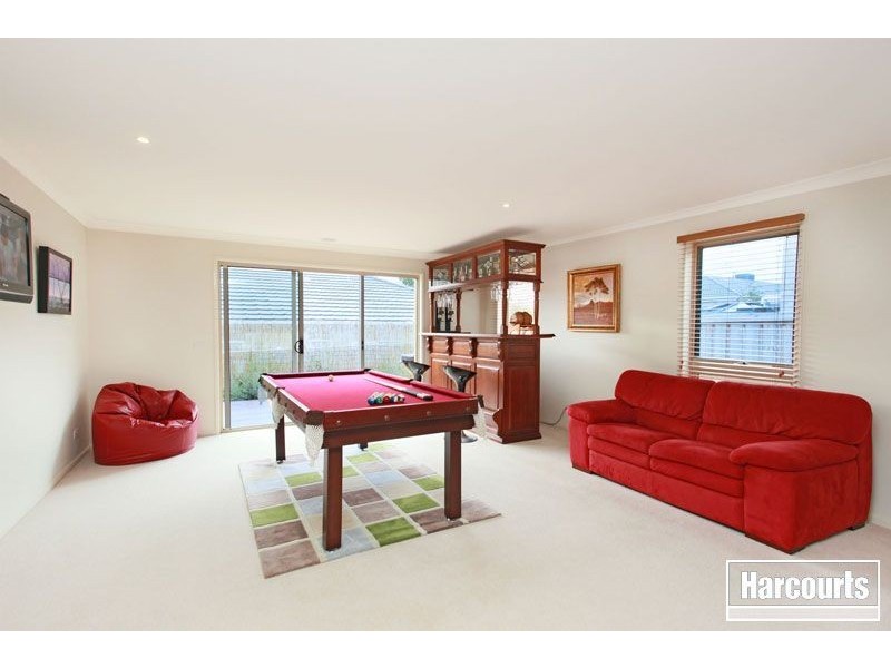 8 Tyrone Avenue, Pakenham VIC 3810