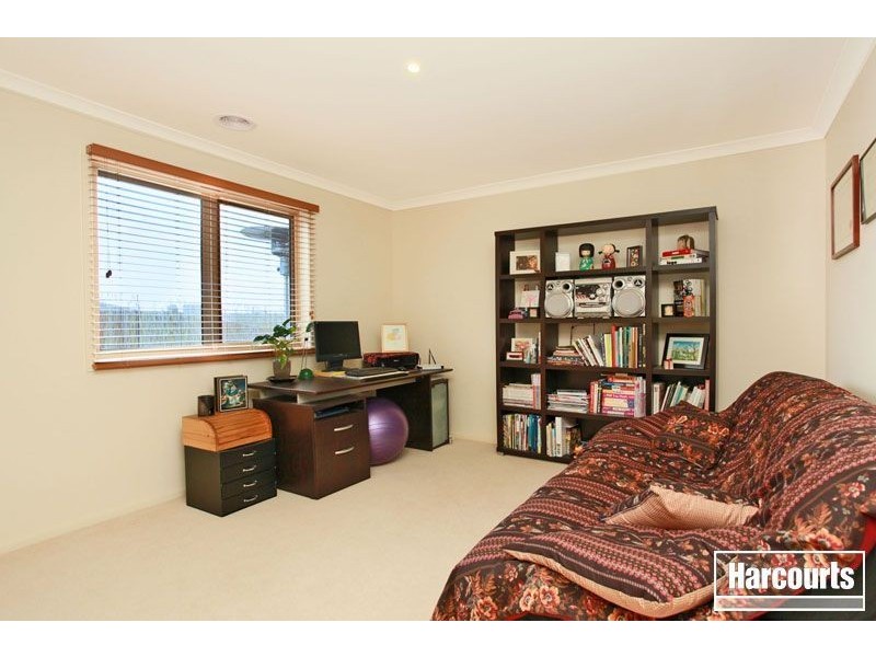 8 Tyrone Avenue, Pakenham VIC 3810