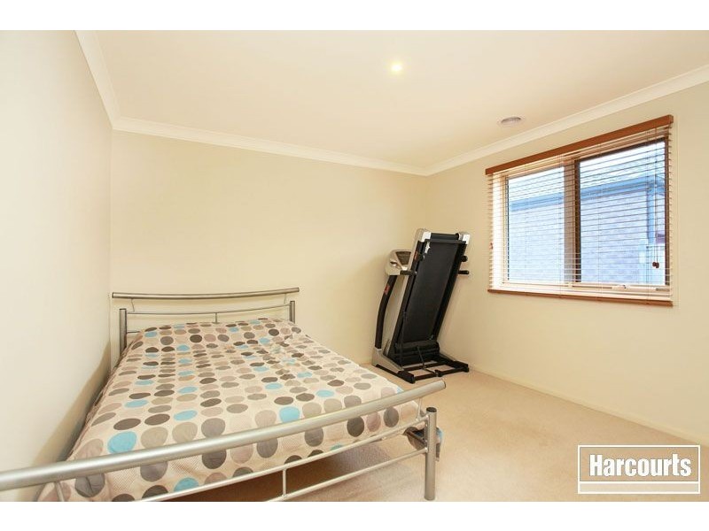 8 Tyrone Avenue, Pakenham VIC 3810