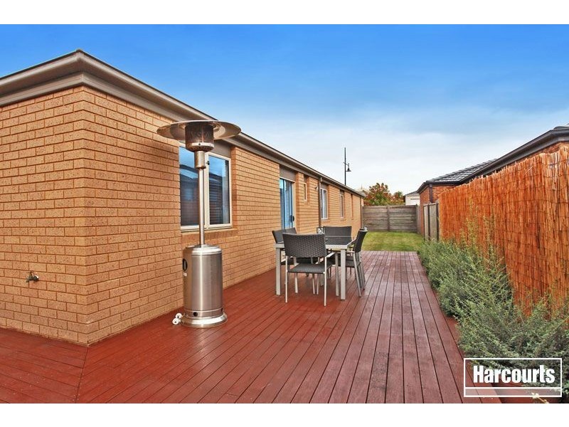 8 Tyrone Avenue, Pakenham VIC 3810