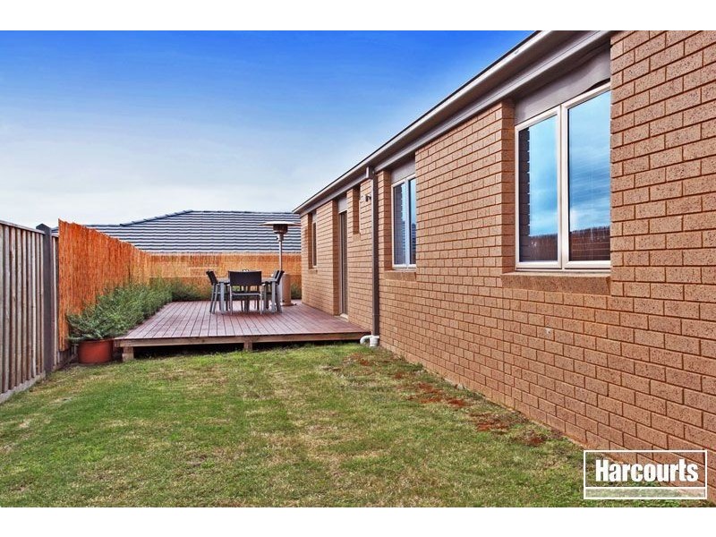 8 Tyrone Avenue, Pakenham VIC 3810