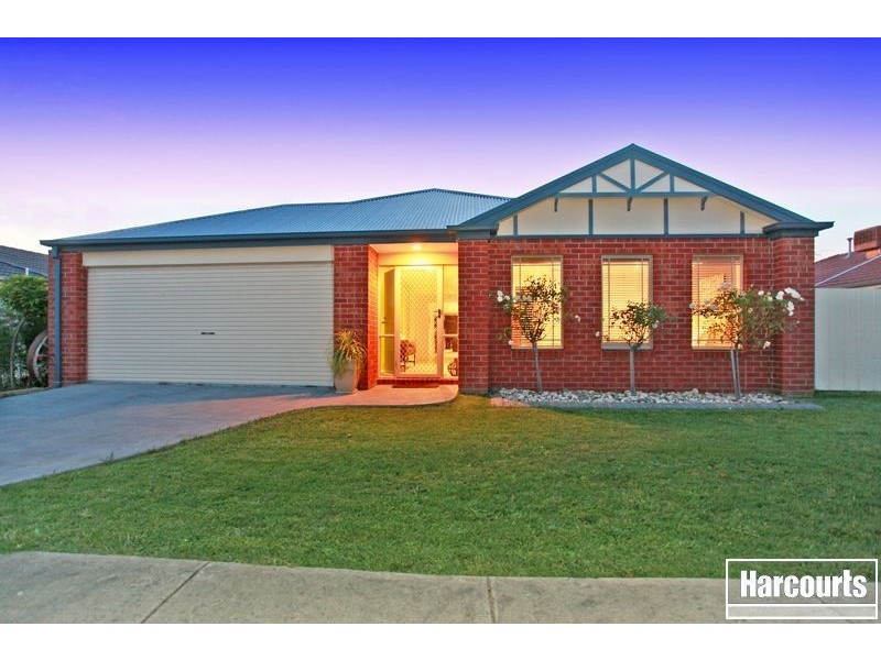 8 Honeyeater Way, Pakenham VIC 3810