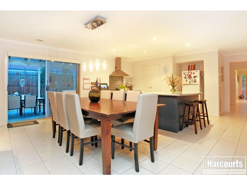 8 Honeyeater Way, Pakenham VIC 3810