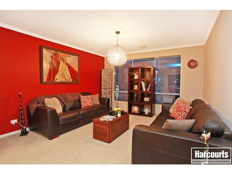 8 Honeyeater Way, Pakenham VIC 3810