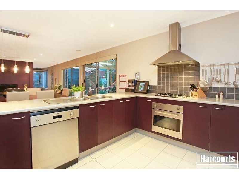 8 Honeyeater Way, Pakenham VIC 3810