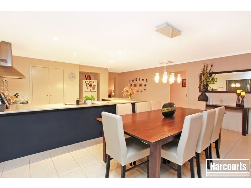 8 Honeyeater Way, Pakenham VIC 3810