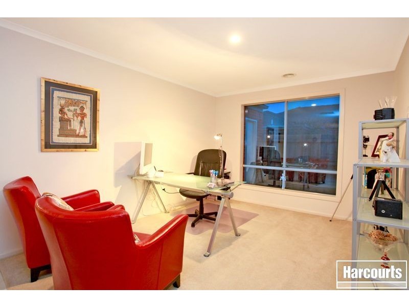 8 Honeyeater Way, Pakenham VIC 3810