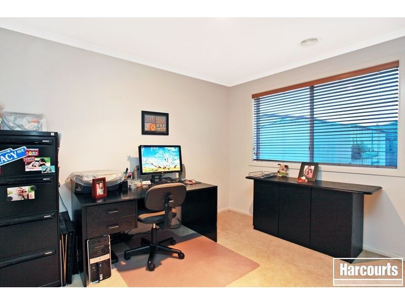 8 Honeyeater Way, Pakenham VIC 3810