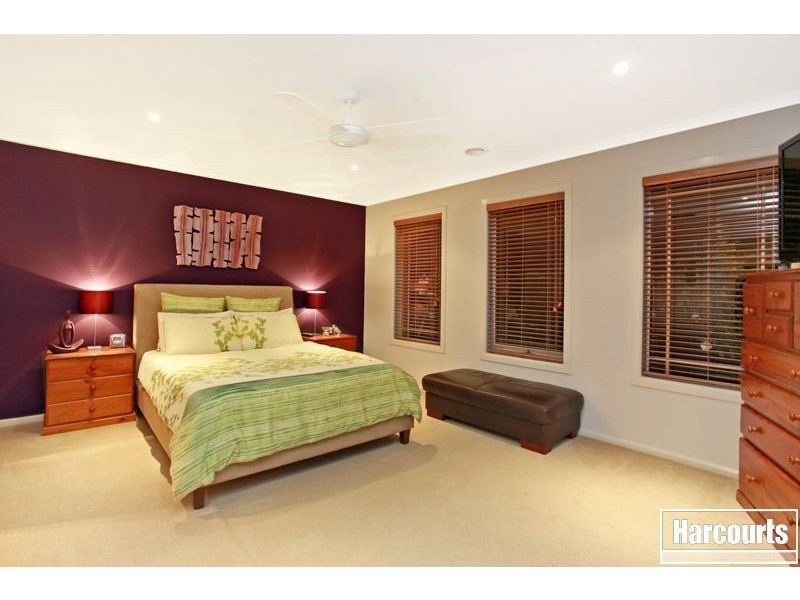 8 Honeyeater Way, Pakenham VIC 3810