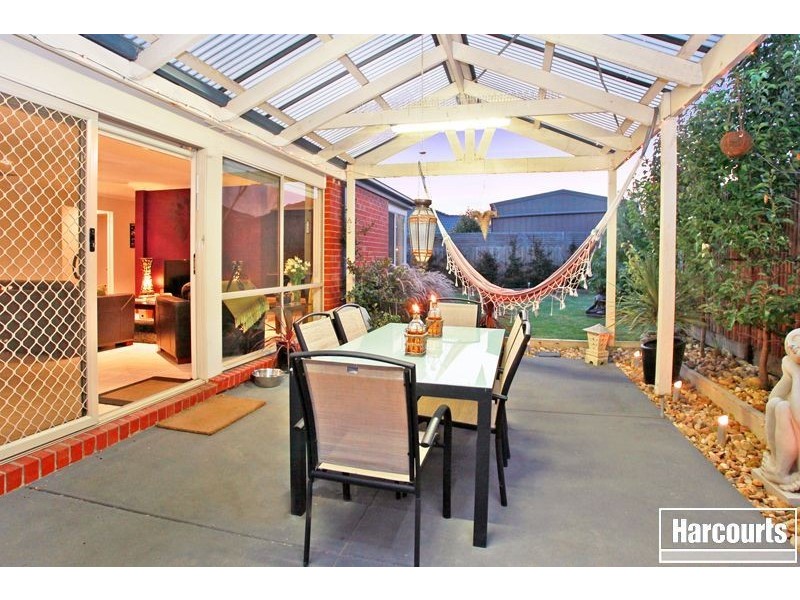 8 Honeyeater Way, Pakenham VIC 3810