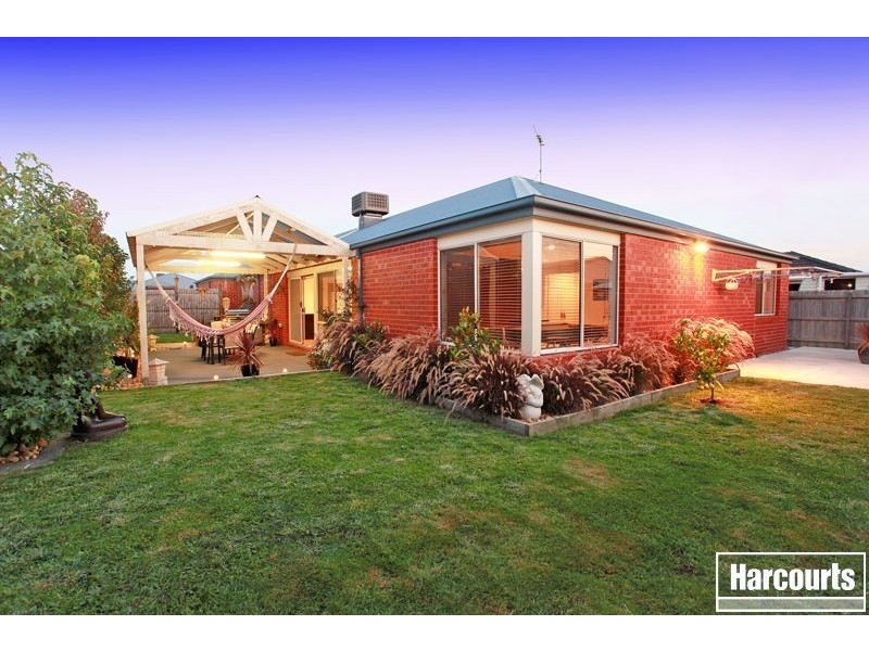 8 Honeyeater Way, Pakenham VIC 3810
