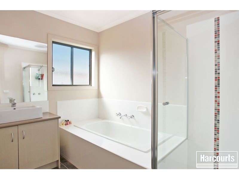 34 Freeman Drive, Pakenham VIC 3810