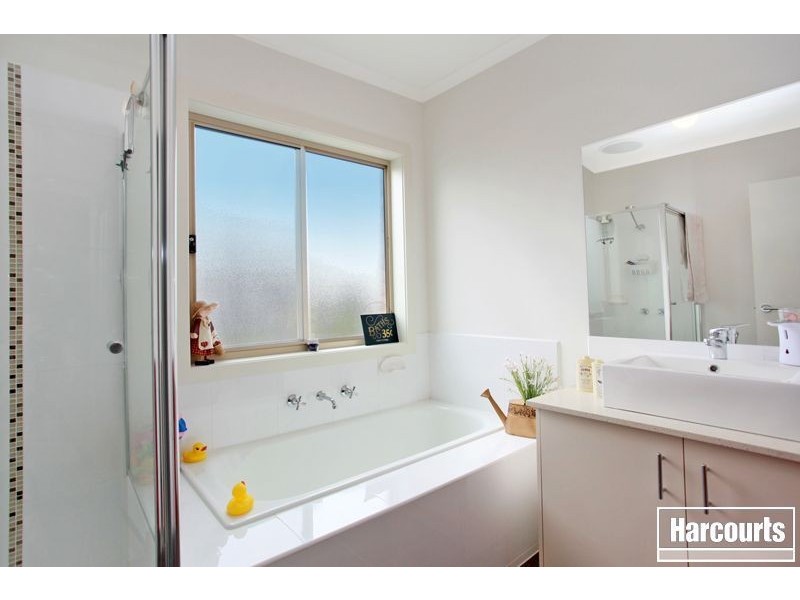 9 Elderberry Way, Pakenham VIC 3810