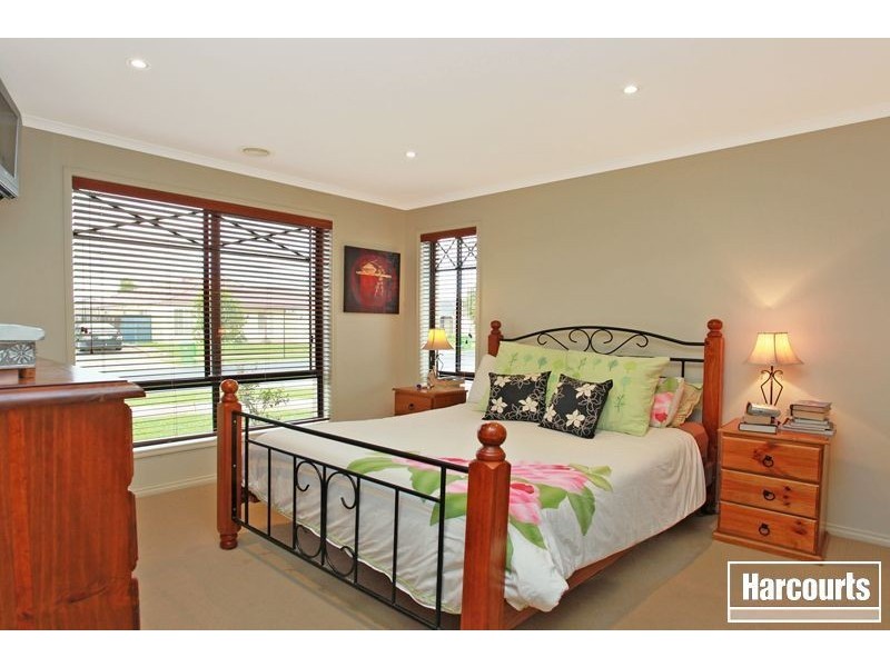 13 The Parkway, Pakenham VIC 3810