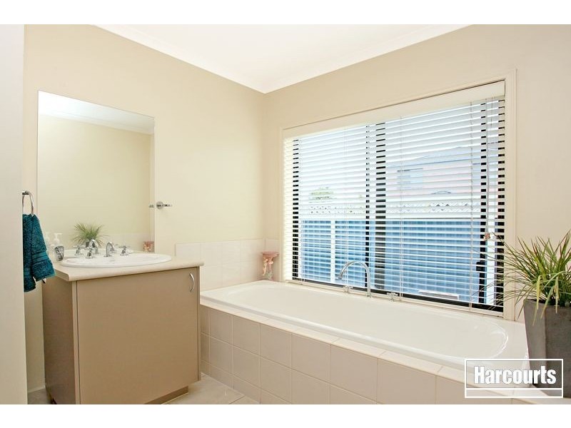 13 The Parkway, Pakenham VIC 3810