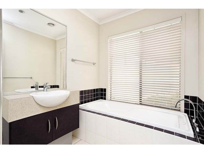 78 Oaklands Way, Pakenham VIC 3810