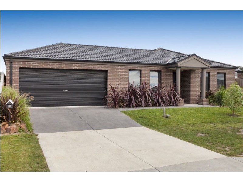 4 Lisa Avenue, Pakenham VIC 3810