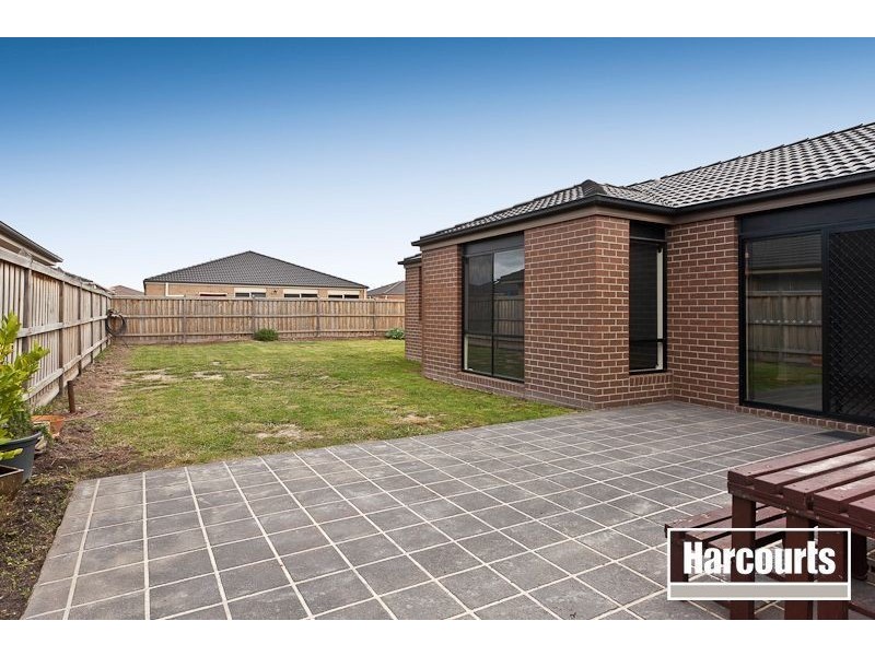 4 Lisa Avenue, Pakenham VIC 3810