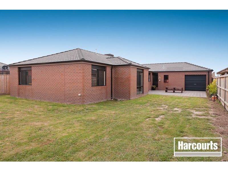 4 Lisa Avenue, Pakenham VIC 3810