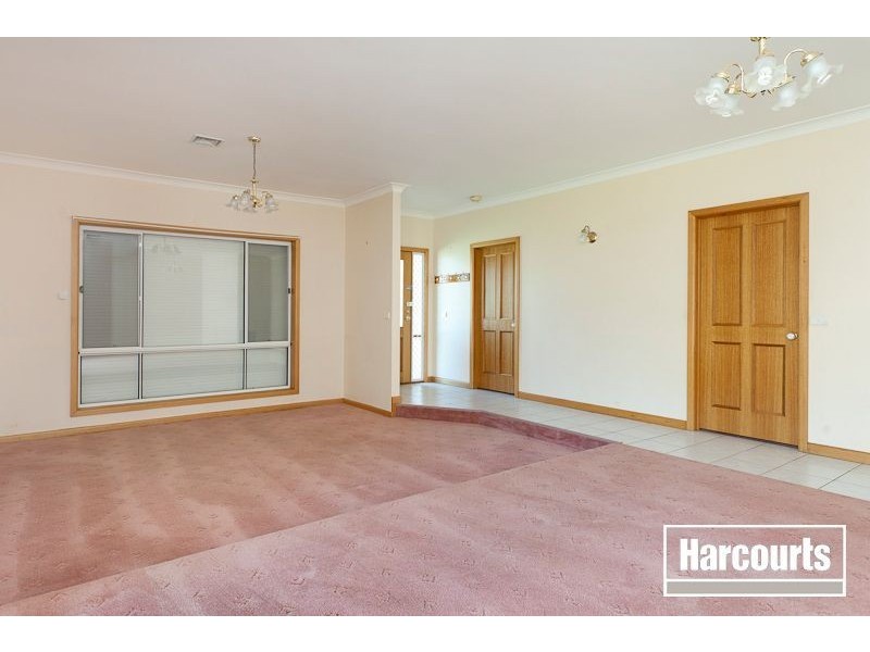 34 Eagle Drive, Pakenham VIC 3810