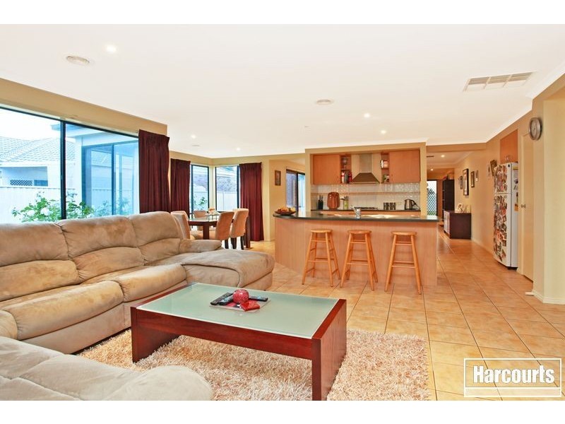 12 Latrobe Avenue, Pakenham VIC 3810