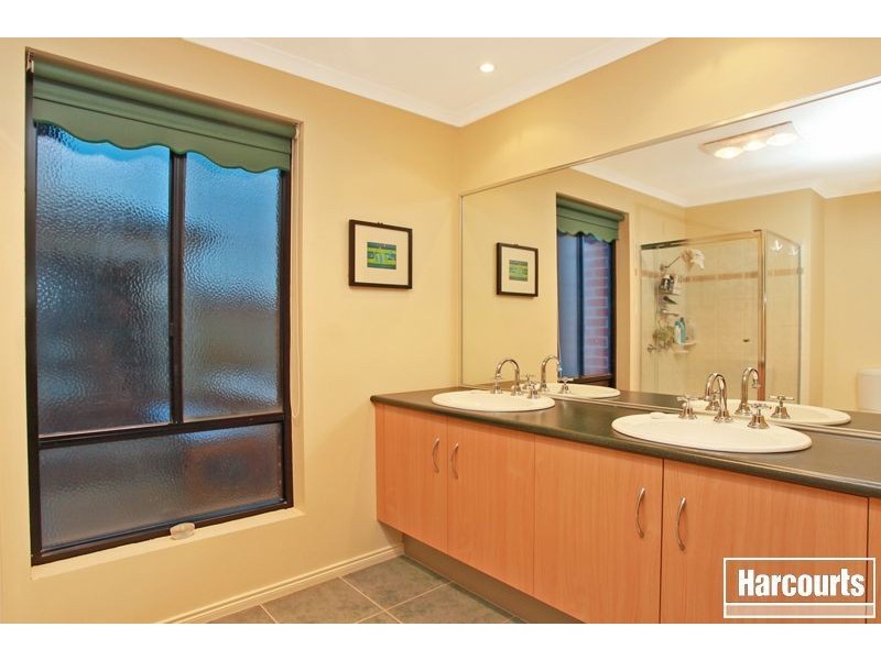 12 Latrobe Avenue, Pakenham VIC 3810