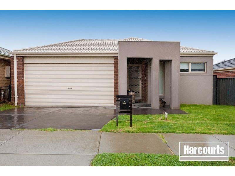 90 Leigh Drive, Pakenham VIC 3810