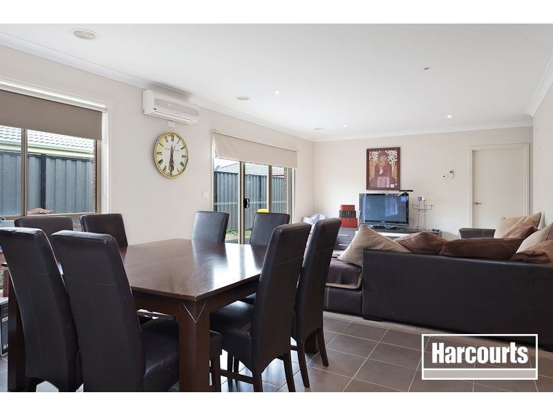 90 Leigh Drive, Pakenham VIC 3810