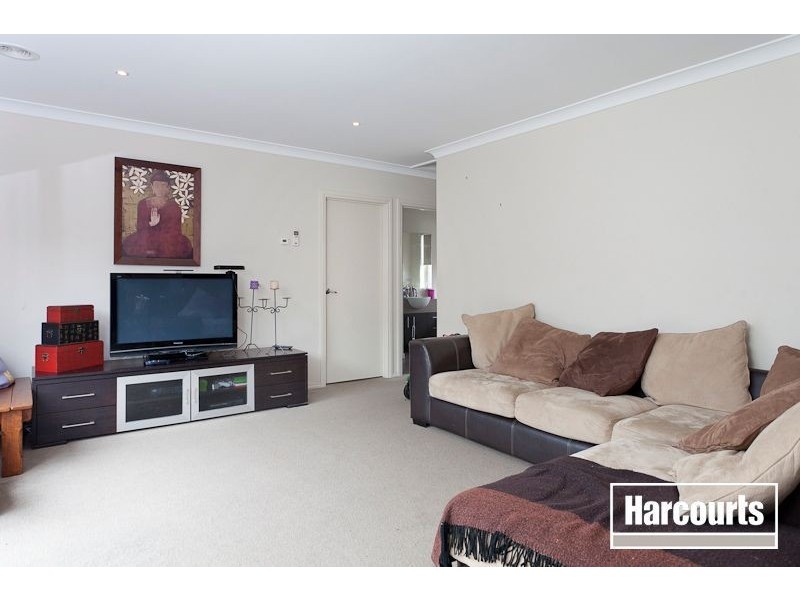 90 Leigh Drive, Pakenham VIC 3810