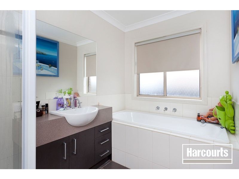 90 Leigh Drive, Pakenham VIC 3810