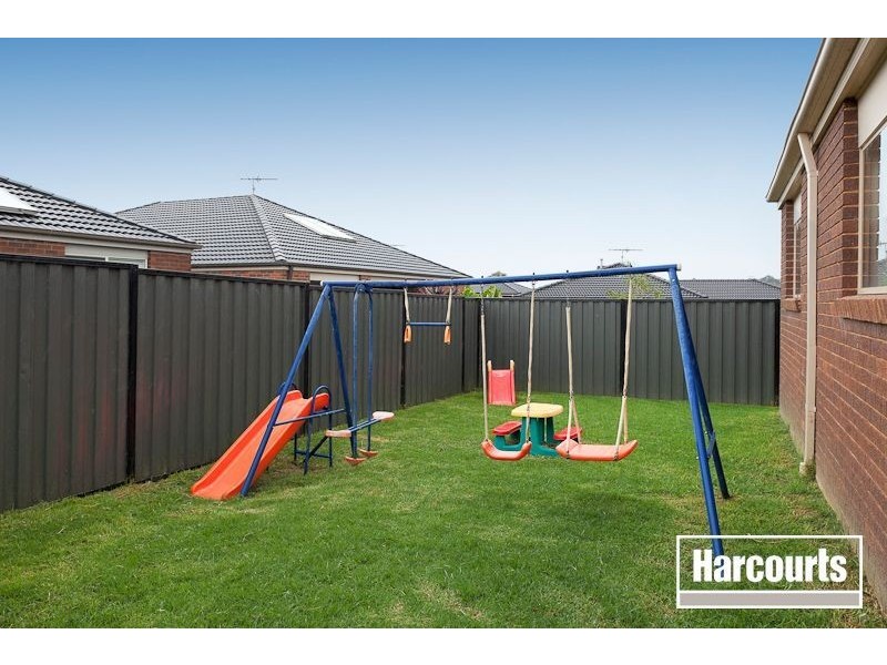90 Leigh Drive, Pakenham VIC 3810