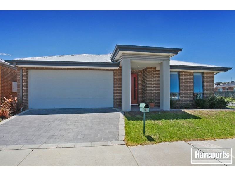 12 Orchard Valley Avenue, Pakenham VIC 3810