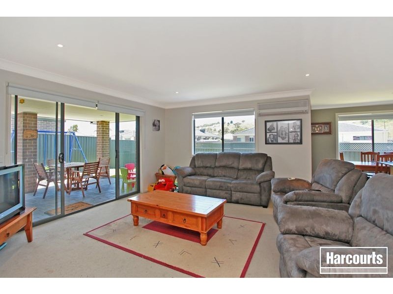 12 Orchard Valley Avenue, Pakenham VIC 3810