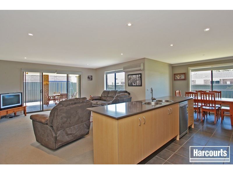 12 Orchard Valley Avenue, Pakenham VIC 3810