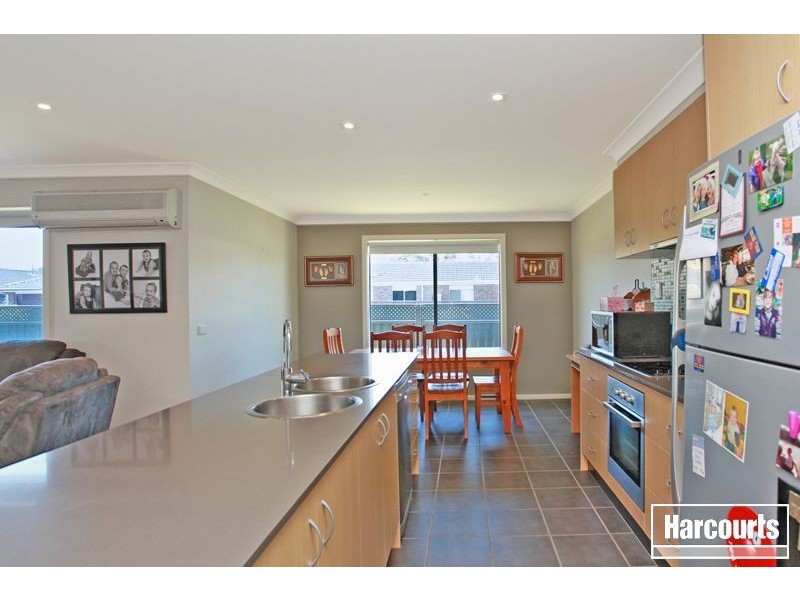 12 Orchard Valley Avenue, Pakenham VIC 3810