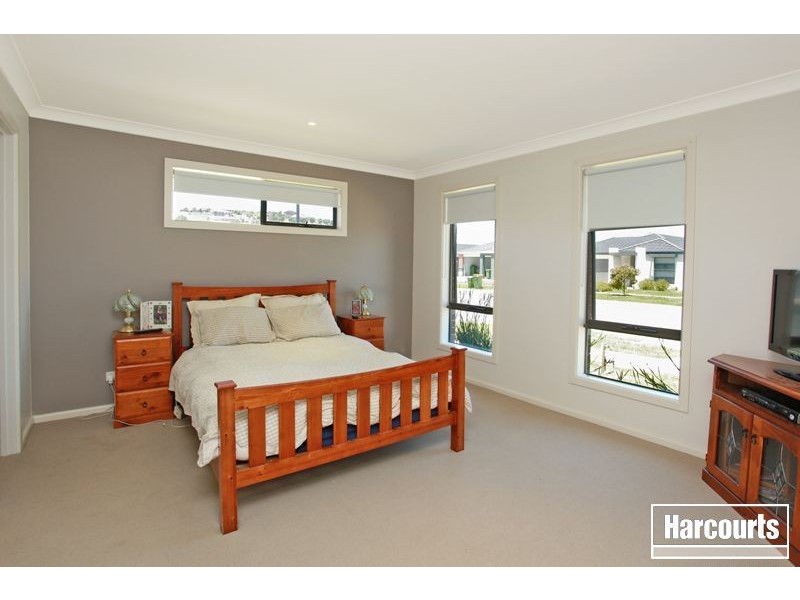 12 Orchard Valley Avenue, Pakenham VIC 3810