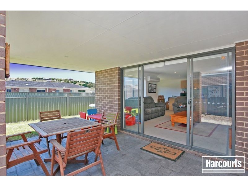 12 Orchard Valley Avenue, Pakenham VIC 3810